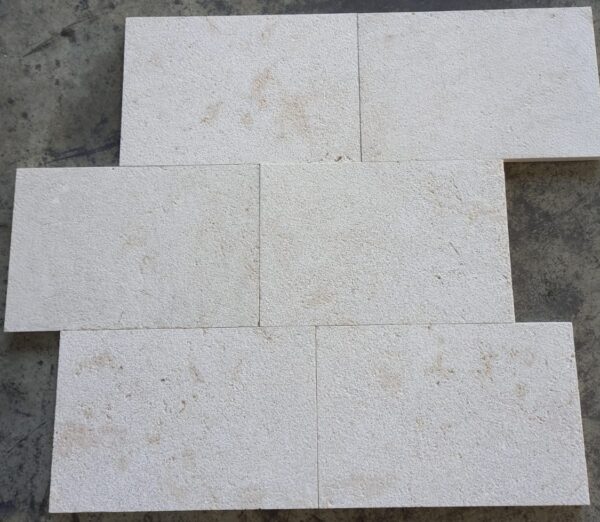 Senini Stone srl | BOTTICINO 30XCORRERE MARTELLINATO SP. 2 CM