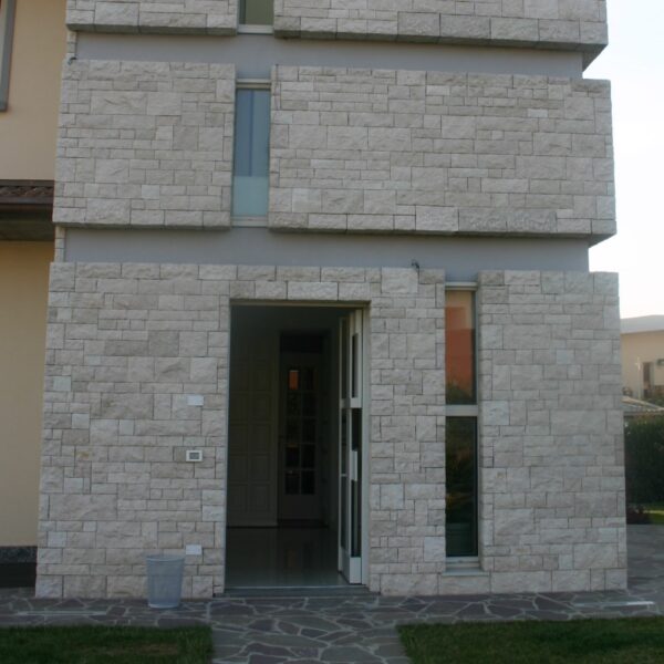 Senini Stone srl | BOTTICINO SPACCATELLO 8-12-20 SP. 3 CM LATI A SPACCO