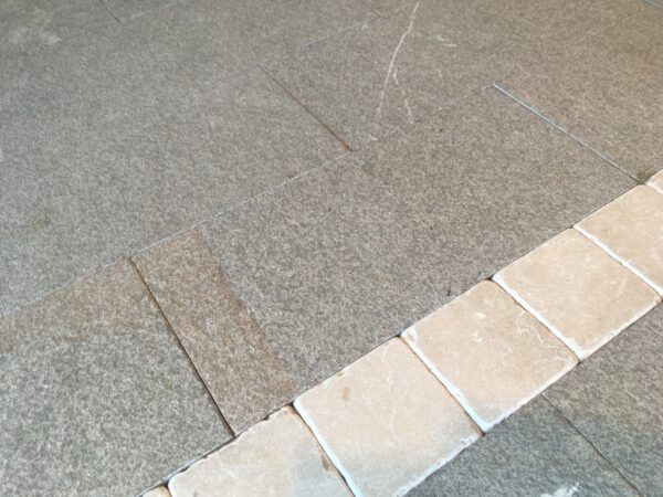 Senini Stone srl | GRIGIO PIASENTINO FIAMMATO SP. 2 CM