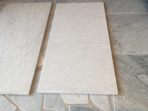 Senini Stone srl | PAVIMENTI GRIGI E BEIGE 30X60 RIGATO MARTELLINATO