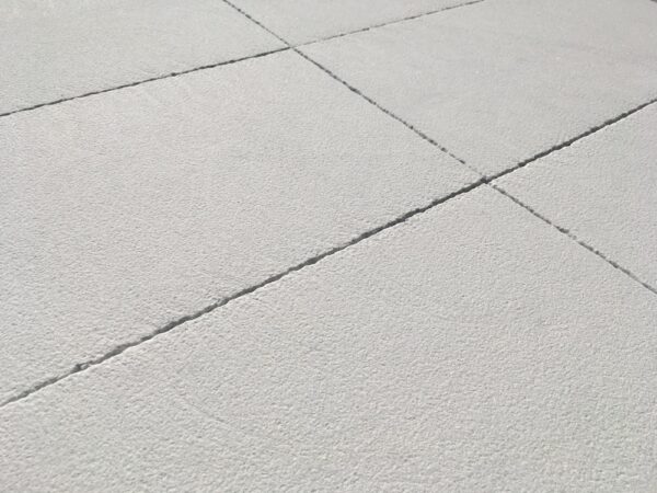 Senini Stone srl | PAVIMENTI GRIGI E BEIGE 30X60 RIGATO MARTELLINATO