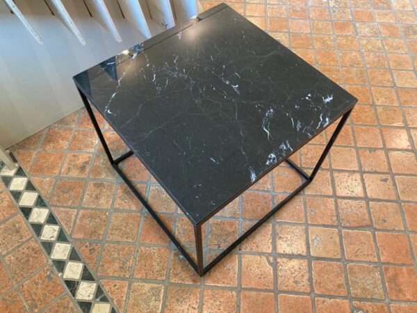 Senini Stone srl | TAVOLINO 50X50 H. 45 CM BOSTON NERO MARQUINIA