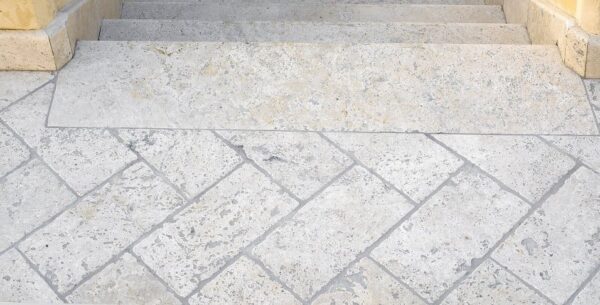 Senini Stone srl | TRAVERTINO CLASSICO 10 X 10 BURATTATO SP. 1 CM